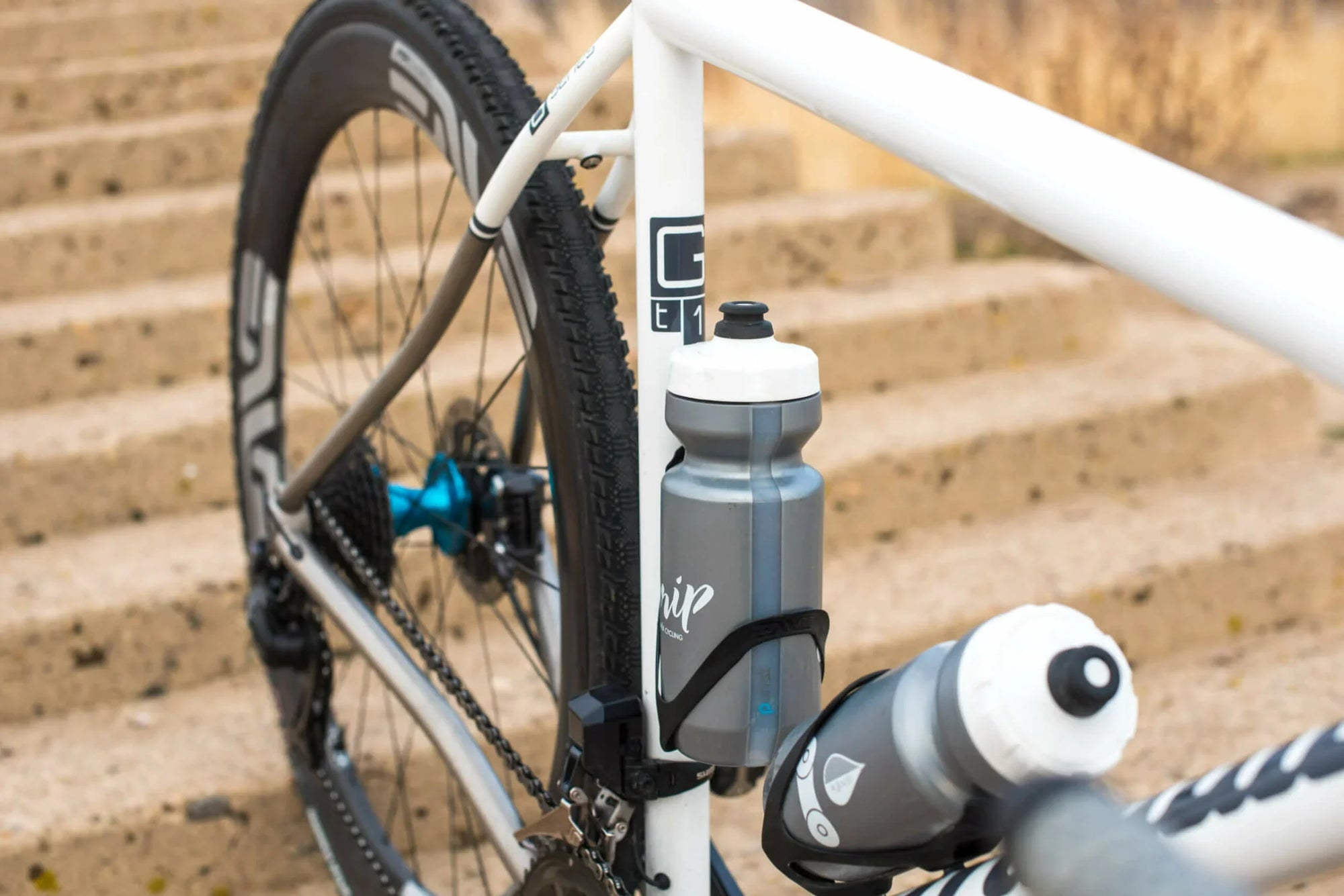 Porte-bouteille D'eau de Vélo avec 2 Vis Vis Cage de Tasse de Support Porte-bouteille D'eau de Vélo avec 2 Vis Vis Cage de Tasse de Support